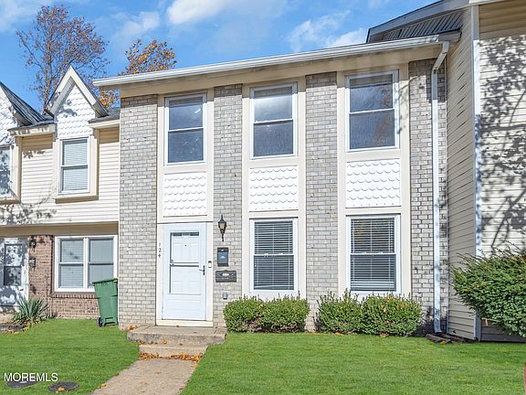 2nd image of 124 Williamsburg Lane