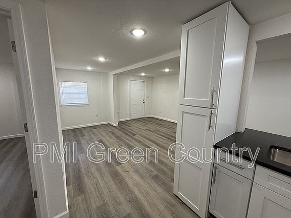 4th image of 2432 E Pine St #B