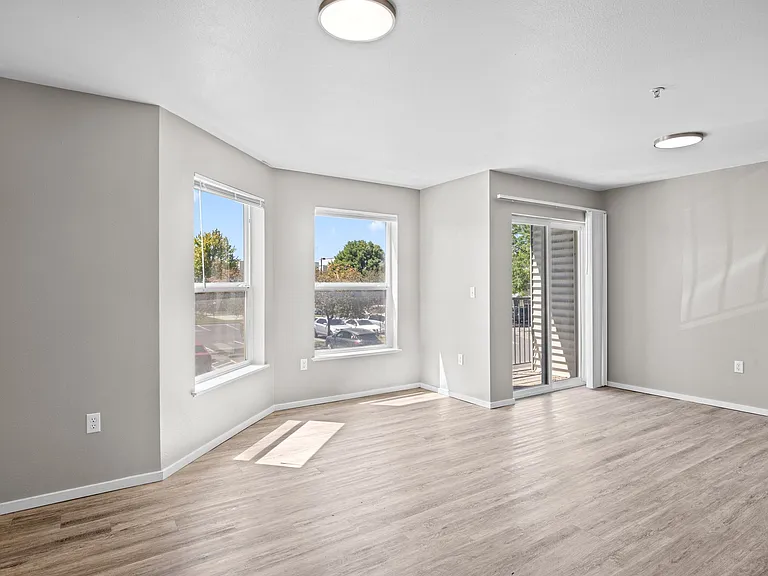 Gateway Crossing Apartments — Photo 10