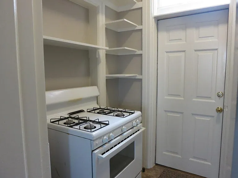 230 W Chestnut St #1 — Photo 5