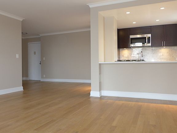 3rd image of 310 Greenwich St APT 27K