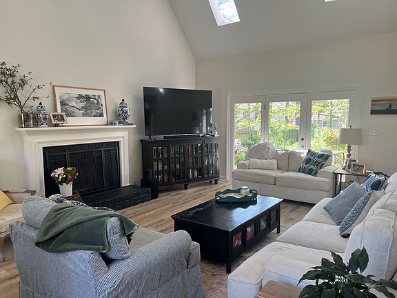 4th image of 5570 Surrey Ct
