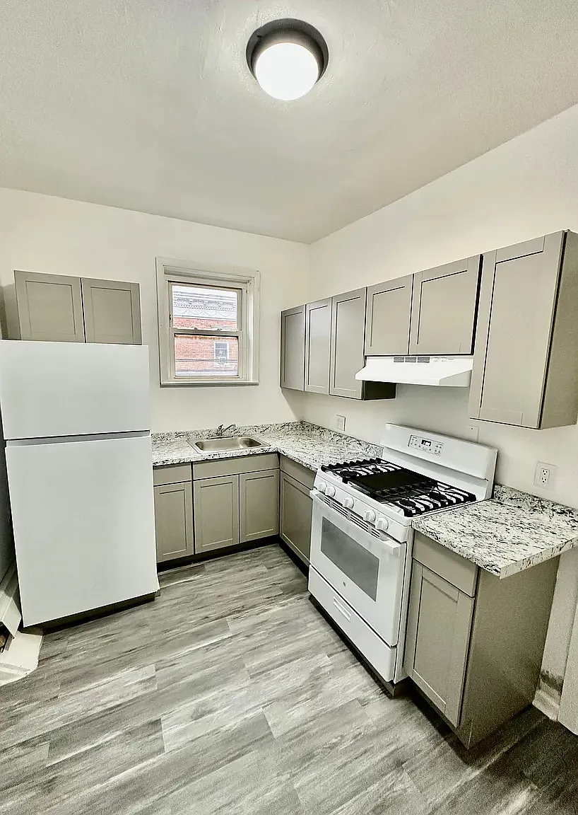 8701 91st Ave — Photo 2