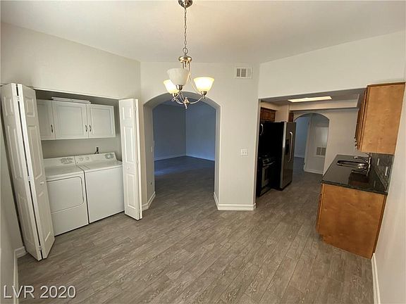 4th image of 532 Indian Bluff St Unit 102