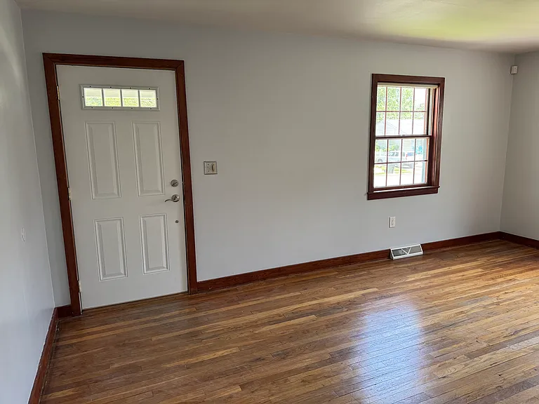 124 Tyre Ave — Photo 16