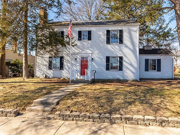 2nd image of 405 N Edwardsville St