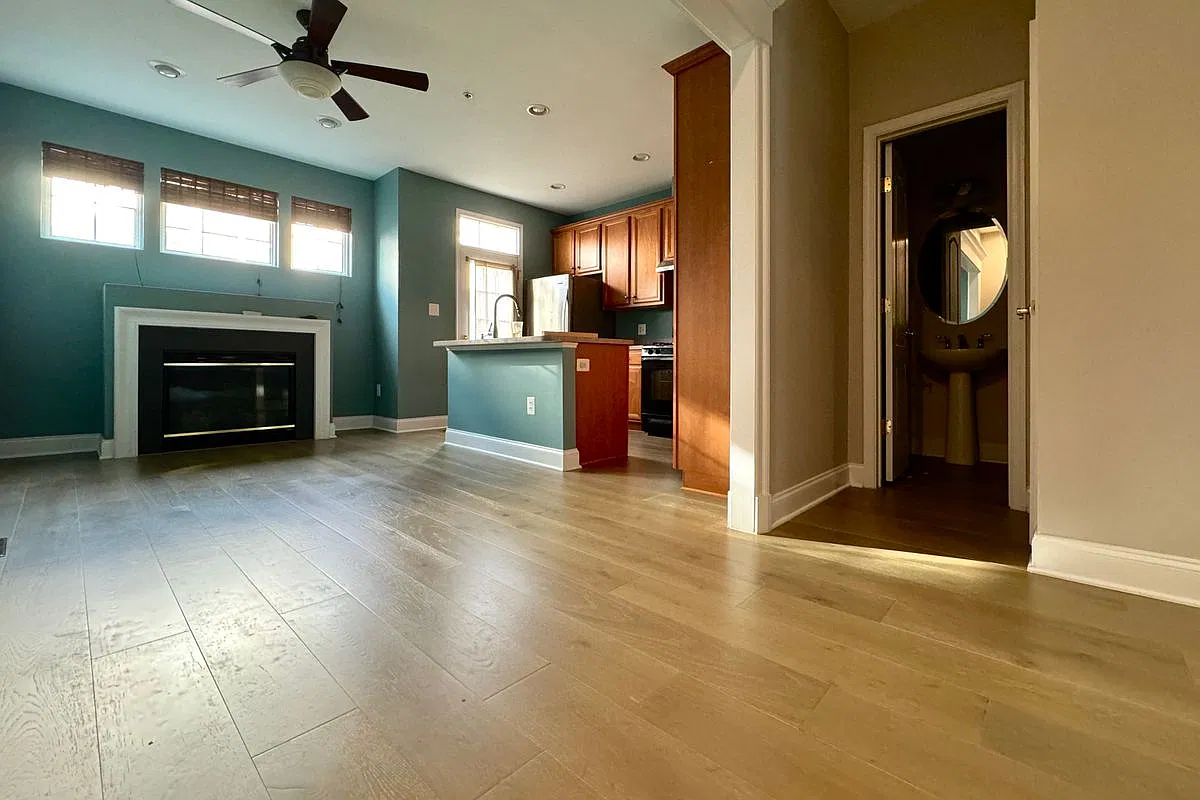 4 bed, 4.5 bath, 2200 sqft, $3,150 — Photo 3