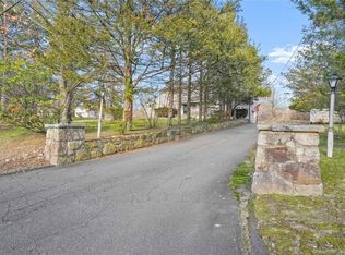 26 Garibaldi Ln, New Canaan, CT 06840