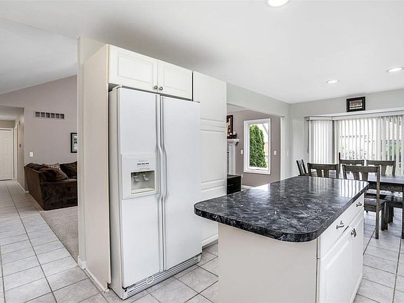 2nd image of 54391 Maple Leaf Dr