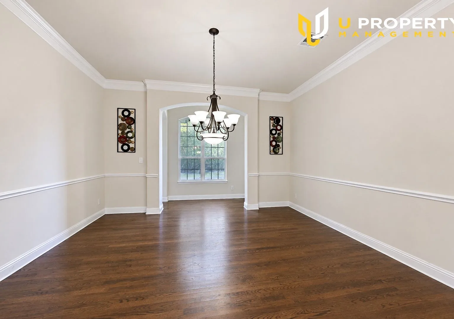 Stunning 5-Bedroom Home in Prestigious Gated Community in Frisco! — Photo 4