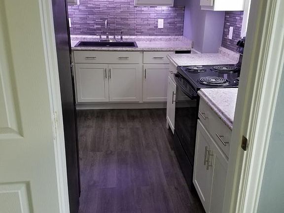 4th image of 121 Fluvanna Ave