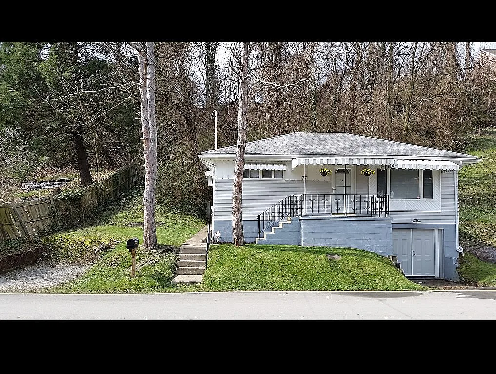 77 Tower Ln photo 1