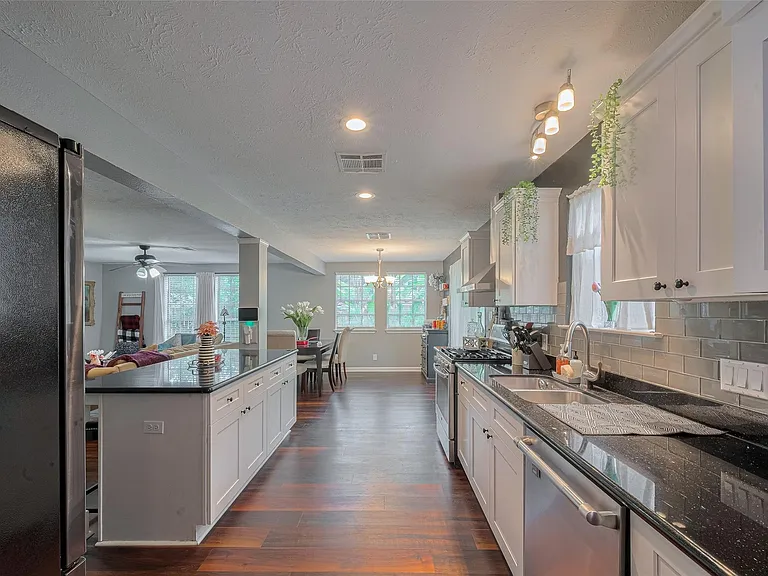 5514 Avenue M — Photo 19