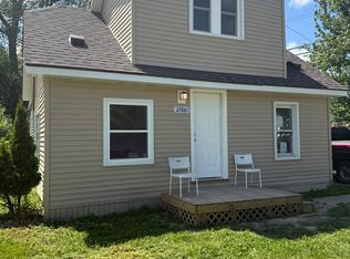 27881 Brettonwoods St, Madison Heights, MI 48071
