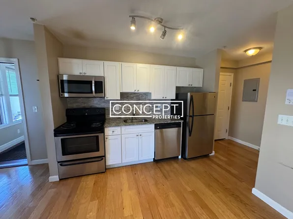 53 Chelsea St APT 2A, Boston, MA 02128