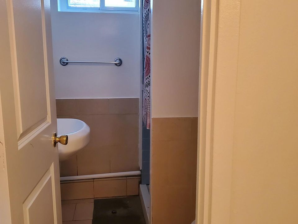 2nd image of 3354 Seymour Ave #2