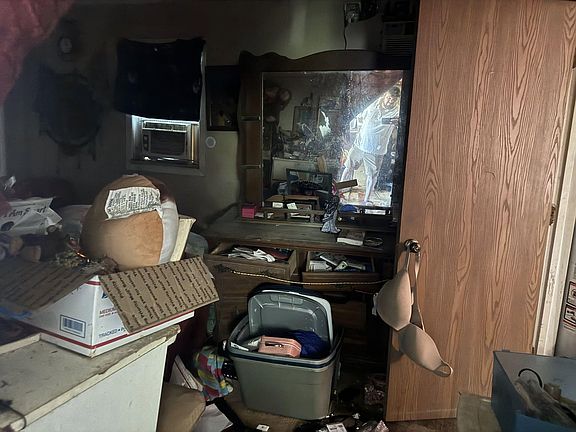 3rd image of 1841 Virginia Ave