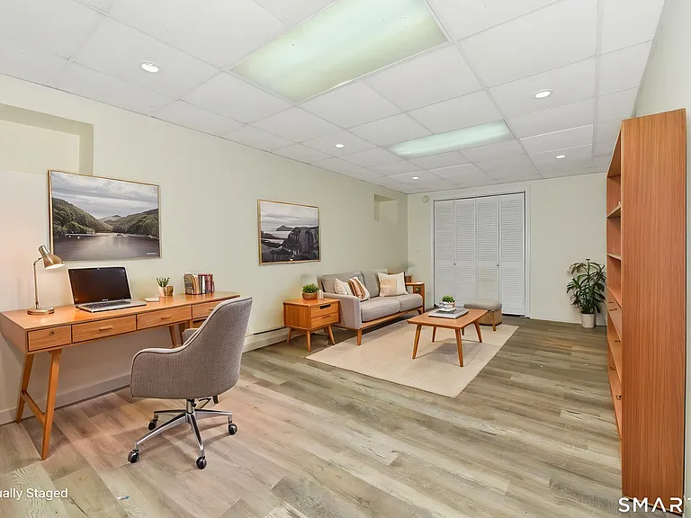 5 Moody Ave — Photo 32