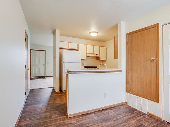 3rd image of 73 Willow Creek Dr #83103