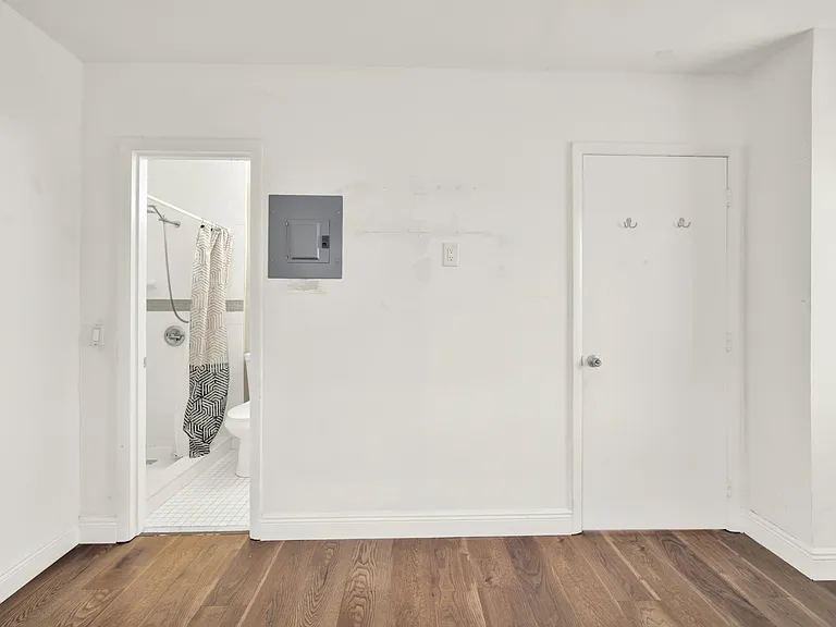 4 Sidonia Ave #4 — Photo 7