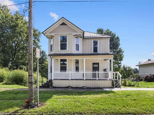 226 High St, Senecaville, OH 43780