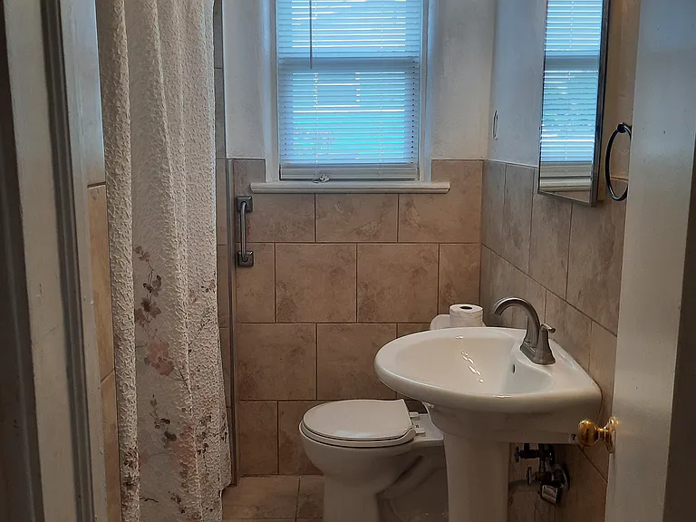 512 Phoenix Ave #7 — Photo 13