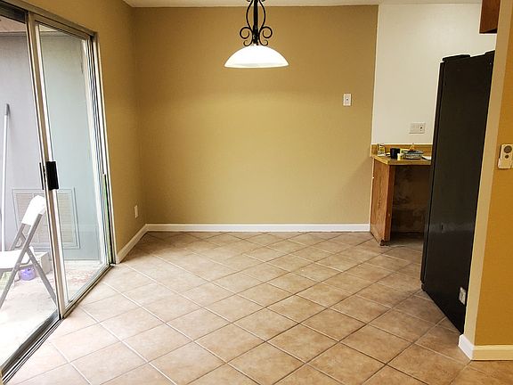 5th image of 2870 Casey St #A