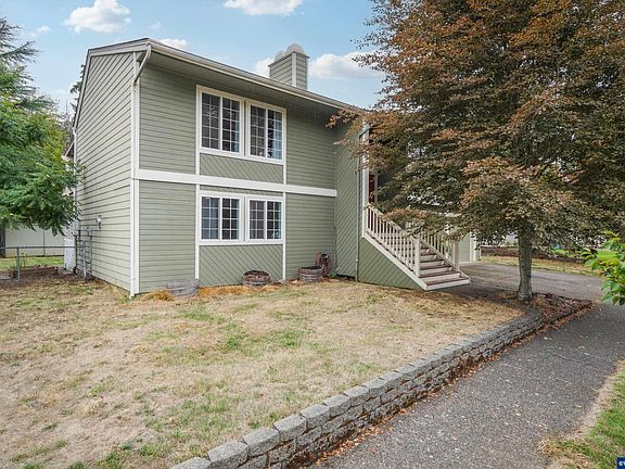 2nd image of 790 Ironwood Dr SE
