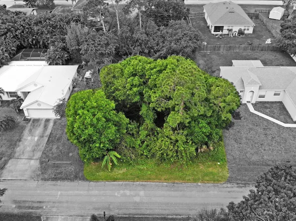 384 NW Broadview Street, Port St Lucie, FL 34983
