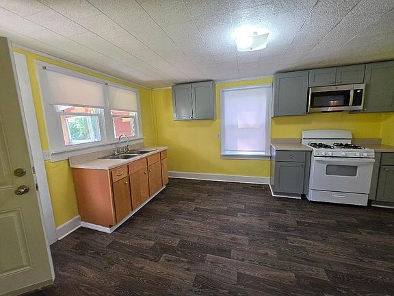 6th image of 236 Clyde St