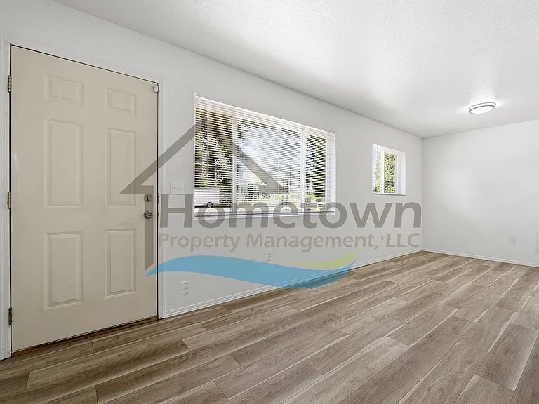 703 N Compton St — Photo 60