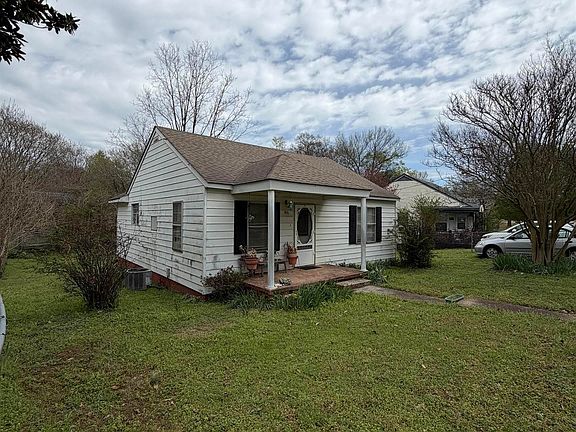 2nd image of 311 Lake Dr