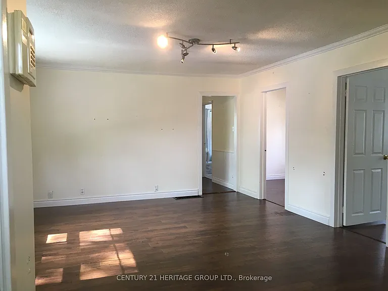 280 Parkway Ave — Photo 2