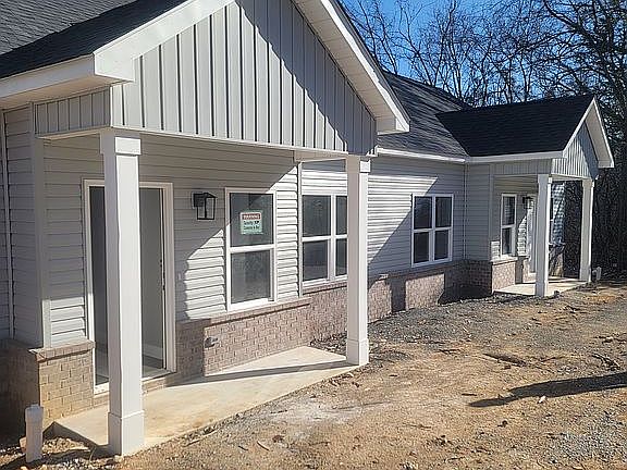 3rd image of 2084 Ridgeview Dr NW