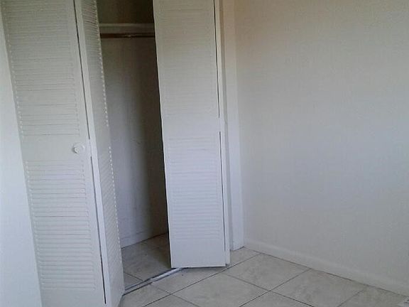 5th image of 2606 NW 39th Way APT 203