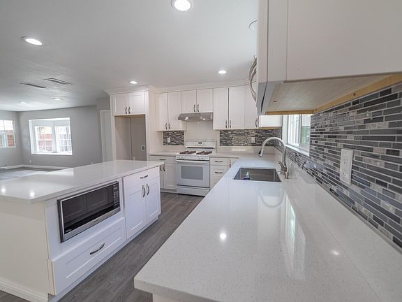 5th image of 224 Barbados Dr