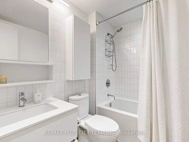 377 Madison Ave #503 — Photo 13