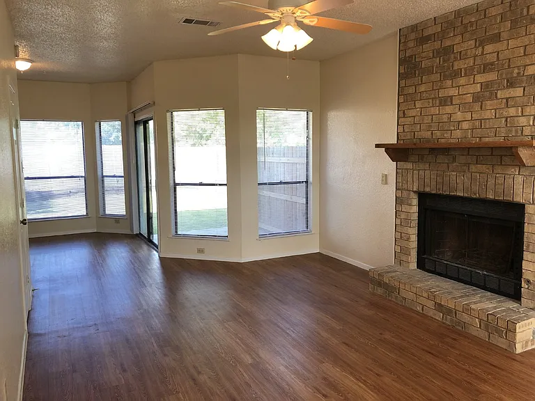 8300 Bradford Edward Cv #B — Photo 2
