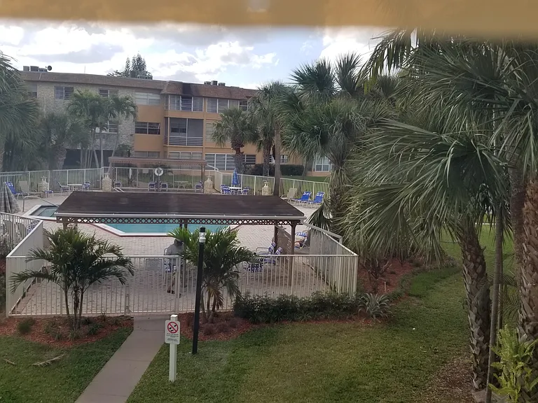 5061 W Oakland Park Blvd #305 — Photo 3