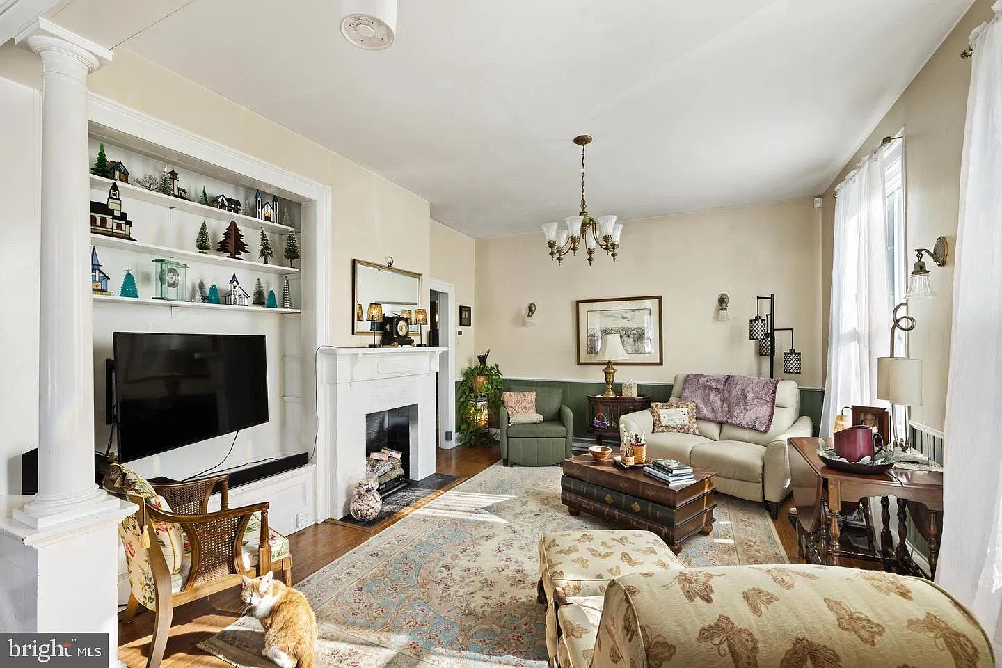 4 bed, 2.0 bath, 2302 sqft, $2,800 — Photo 3