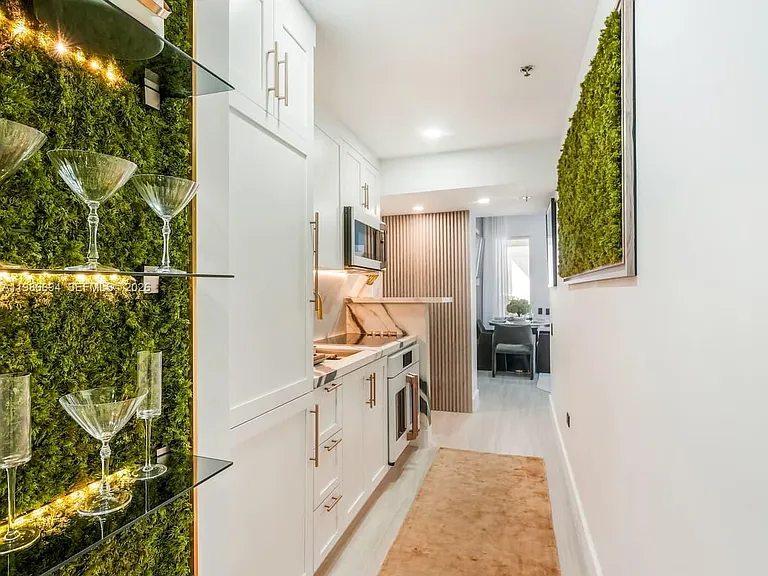 100 Collins Ave #202 — Photo 3
