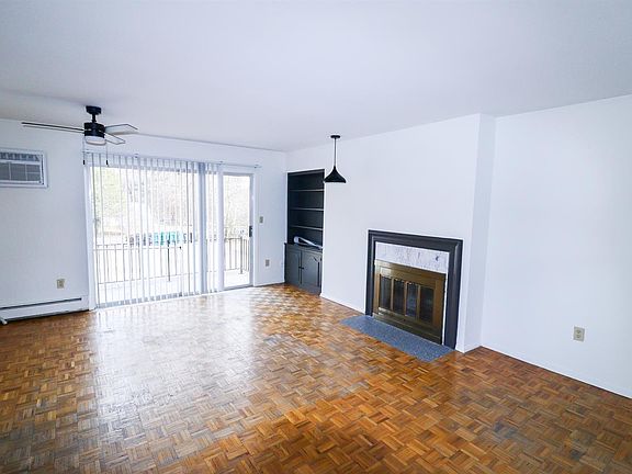 2nd image of 1824 Mears Ave APT 5