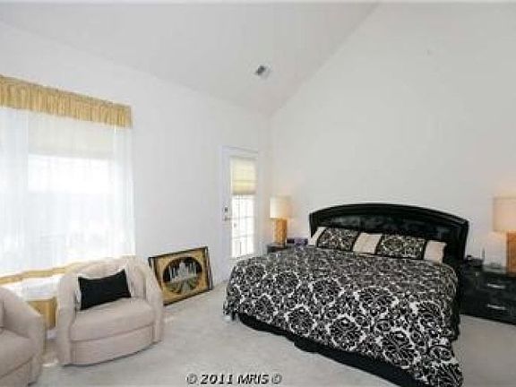 4th image of 303 Redland Blvd