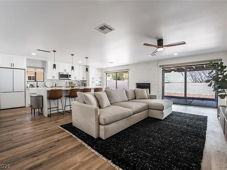 2206 Heavenly View Dr — Photo 2