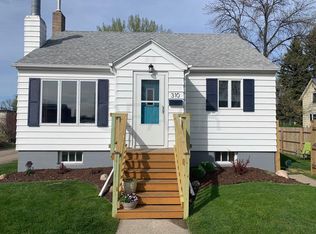310 7th St NW, East Grand Forks, MN 56721