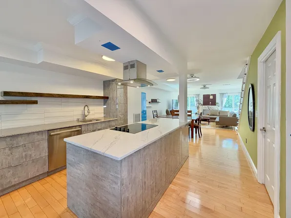 2330 5th St #8, Fort Lee, NJ 07024