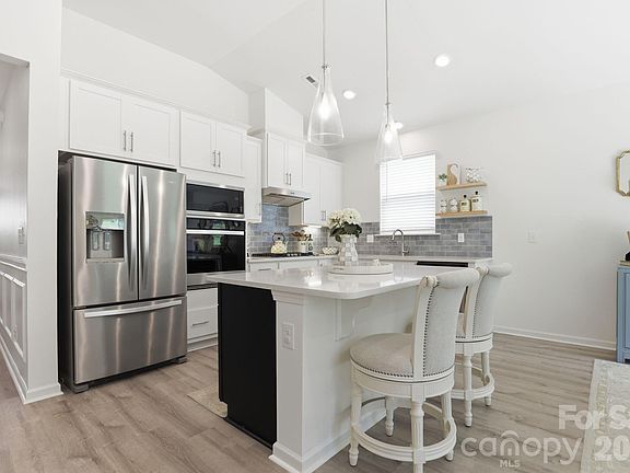 4th image of 132 Lancashire Ct