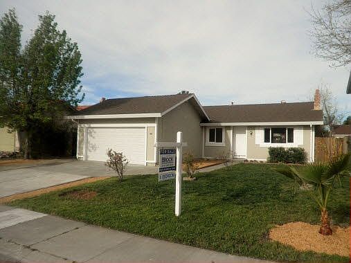 2nd image of 90 Marilyn Cir