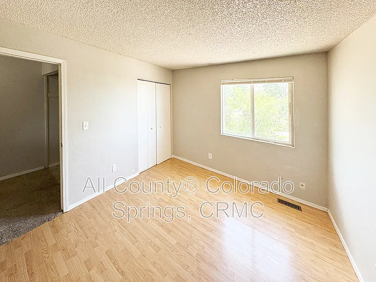 347 W Iowa Ave — Photo 18