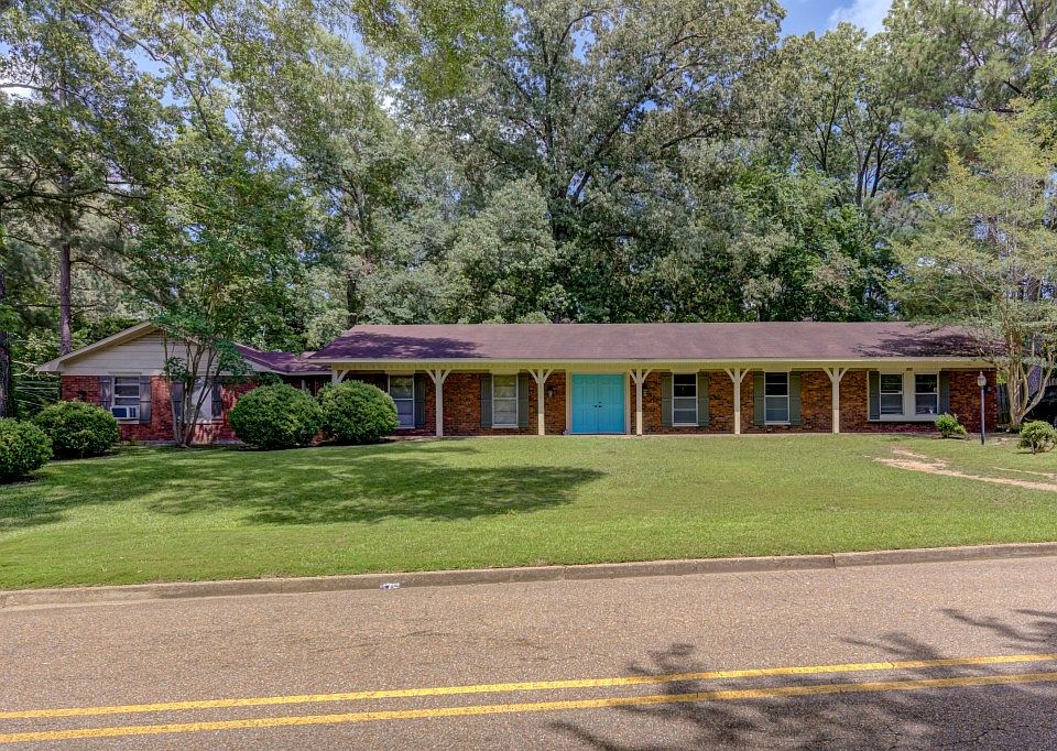 1st image of 808 Blossom Ln